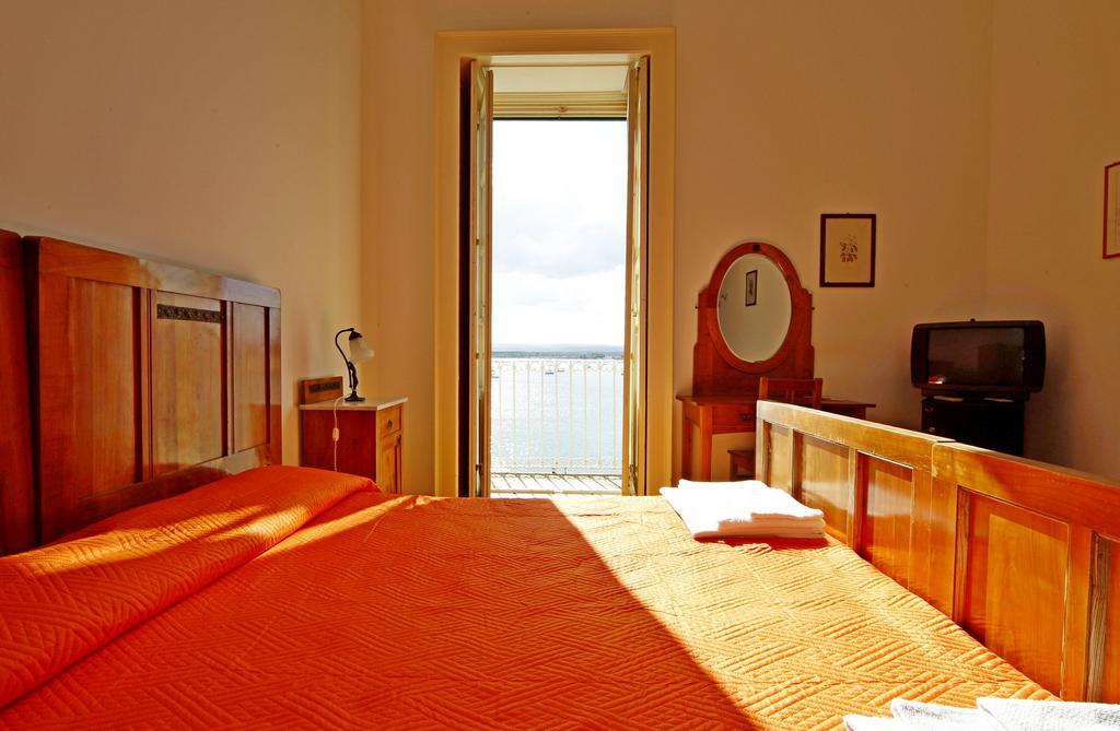 Ortigia Camere Con Vista Da Giulio B&B Syracuse Esterno foto
