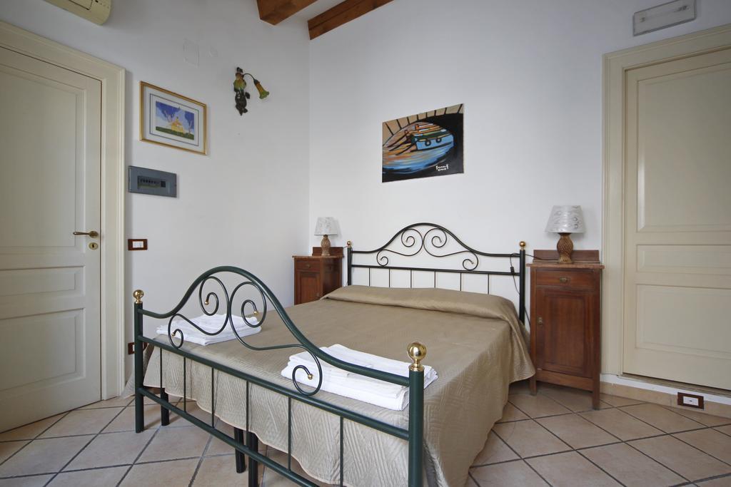 Ortigia Camere Con Vista Da Giulio B&B Syracuse Esterno foto