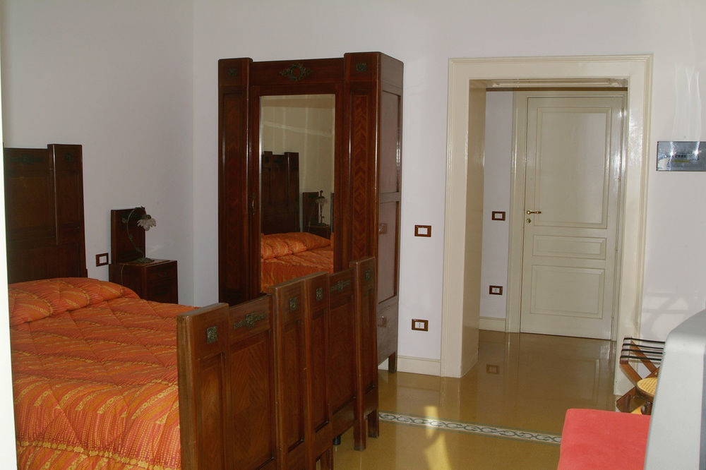Ortigia Camere Con Vista Da Giulio B&B Syracuse Esterno foto