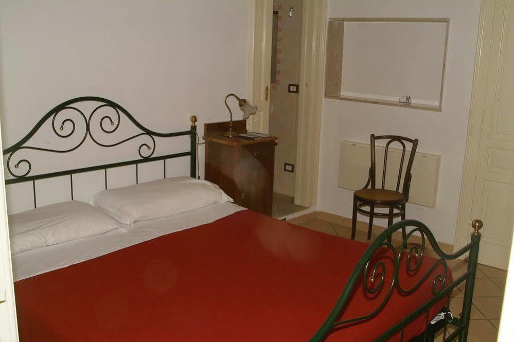 Ortigia Camere Con Vista Da Giulio B&B Syracuse Esterno foto