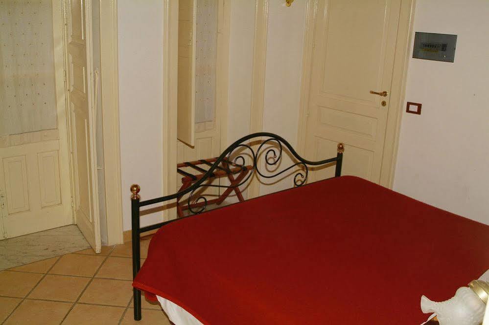 Ortigia Camere Con Vista Da Giulio B&B Syracuse Esterno foto