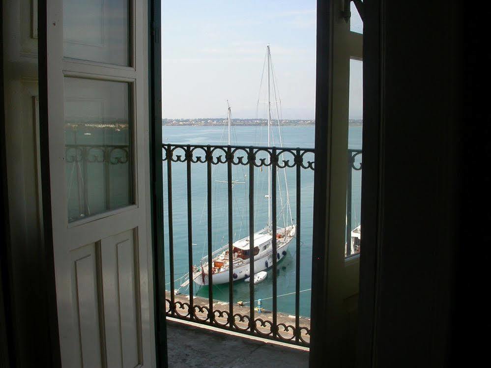 Ortigia Camere Con Vista Da Giulio B&B Syracuse Esterno foto
